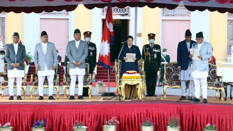 राष्ट्रपति भण्डारीद्वारा नवनियुक्त प्रधानमन्त्री दाहाललाई पद तथा गोपनीयताको शपथ