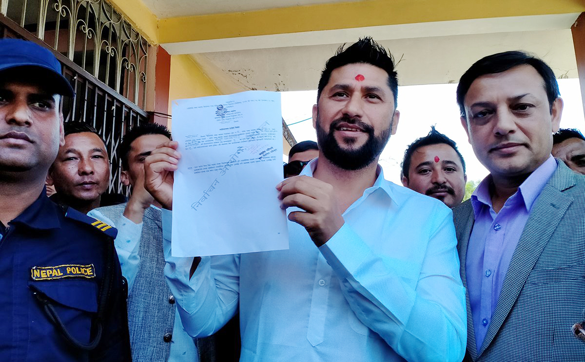 चितवन–२ मा रवि लामिछानेले गरे उम्मेदवारी दर्ता
